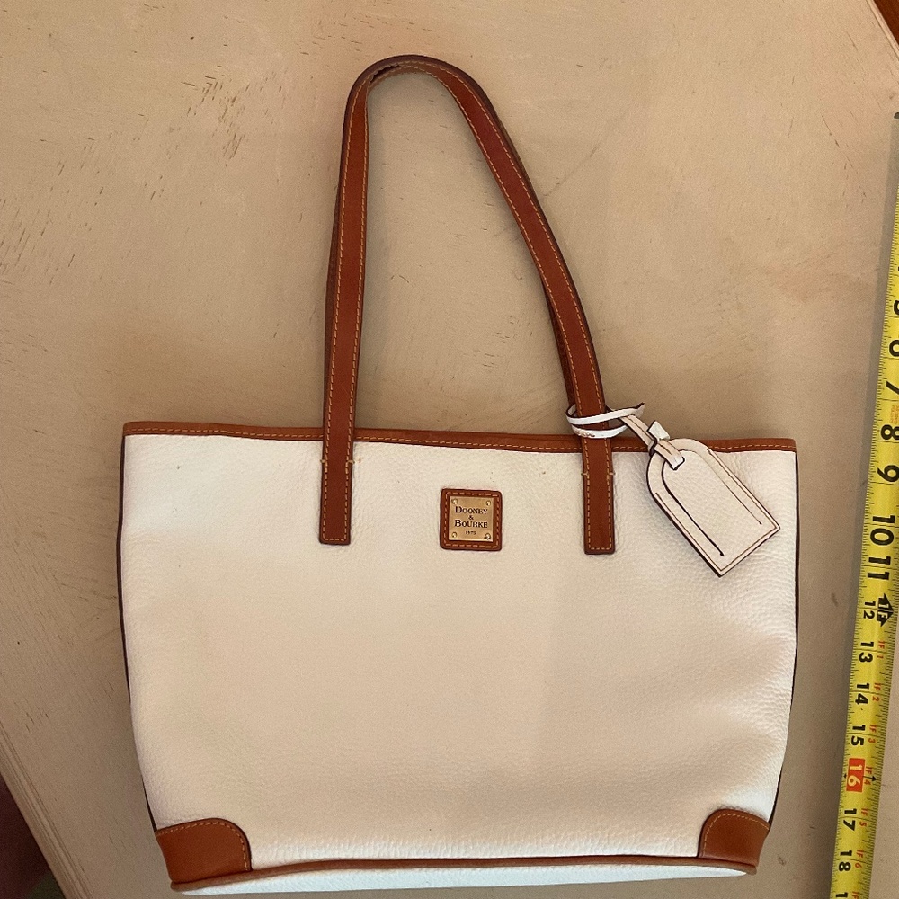 Dooney & Bourke white Leather Tote. Zipper closure